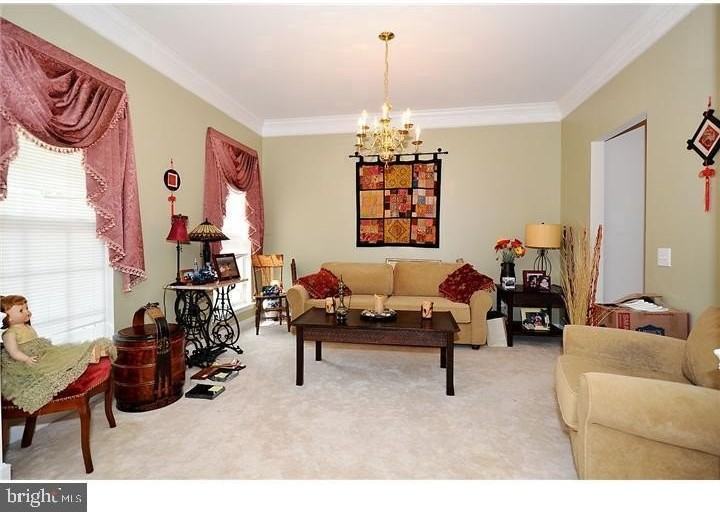 1015 Fisher St - Photo 5 of 14