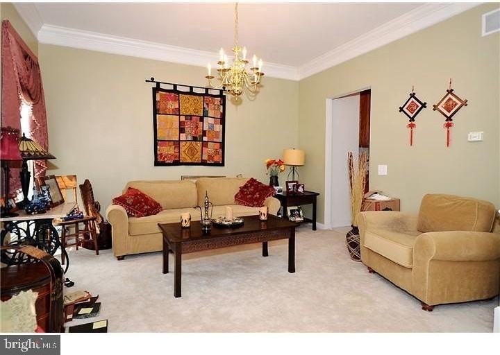 1015 Fisher St - Photo 6 of 14