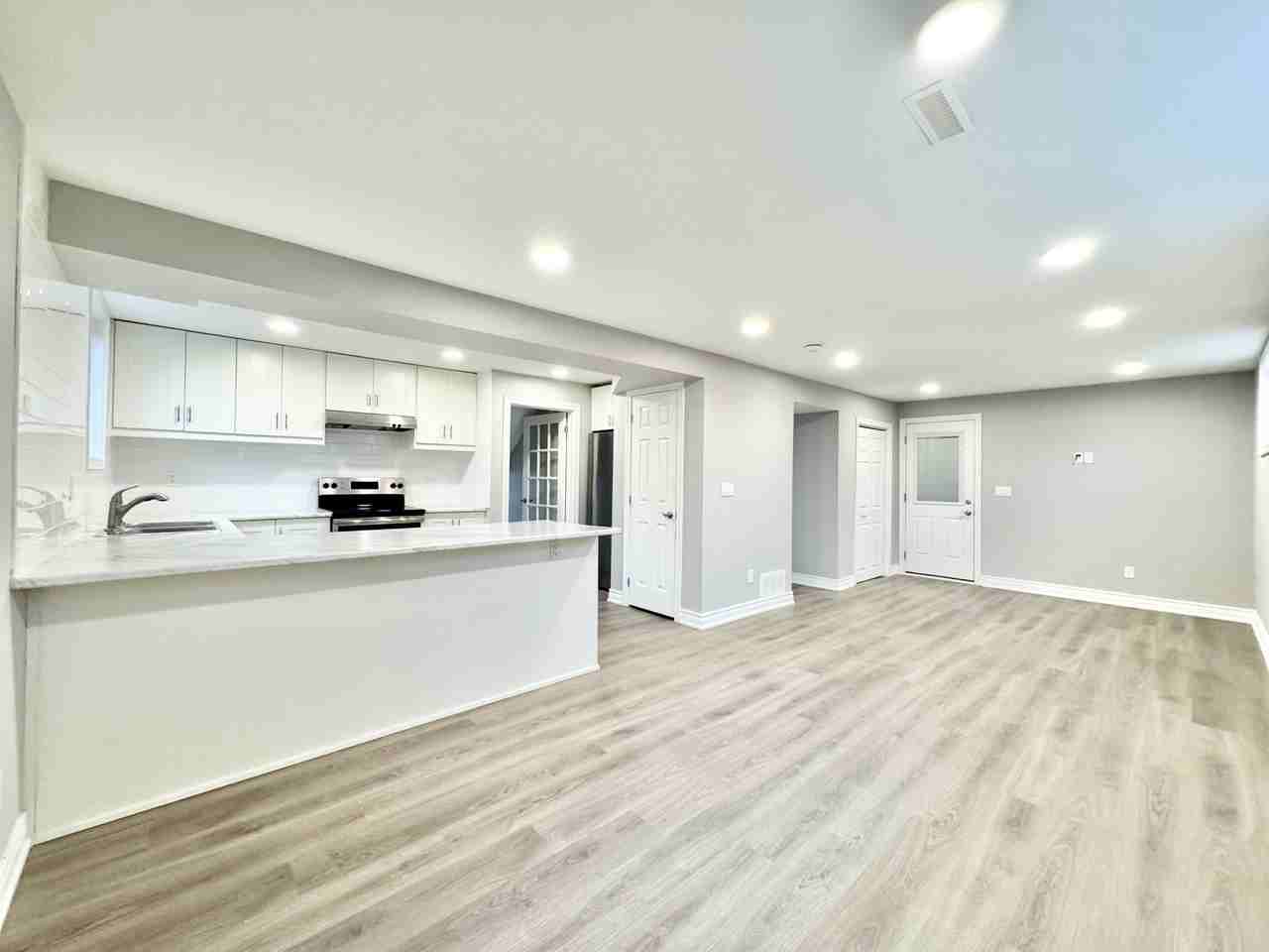 5 Regent Dr Lowr - Photo 3 of 14