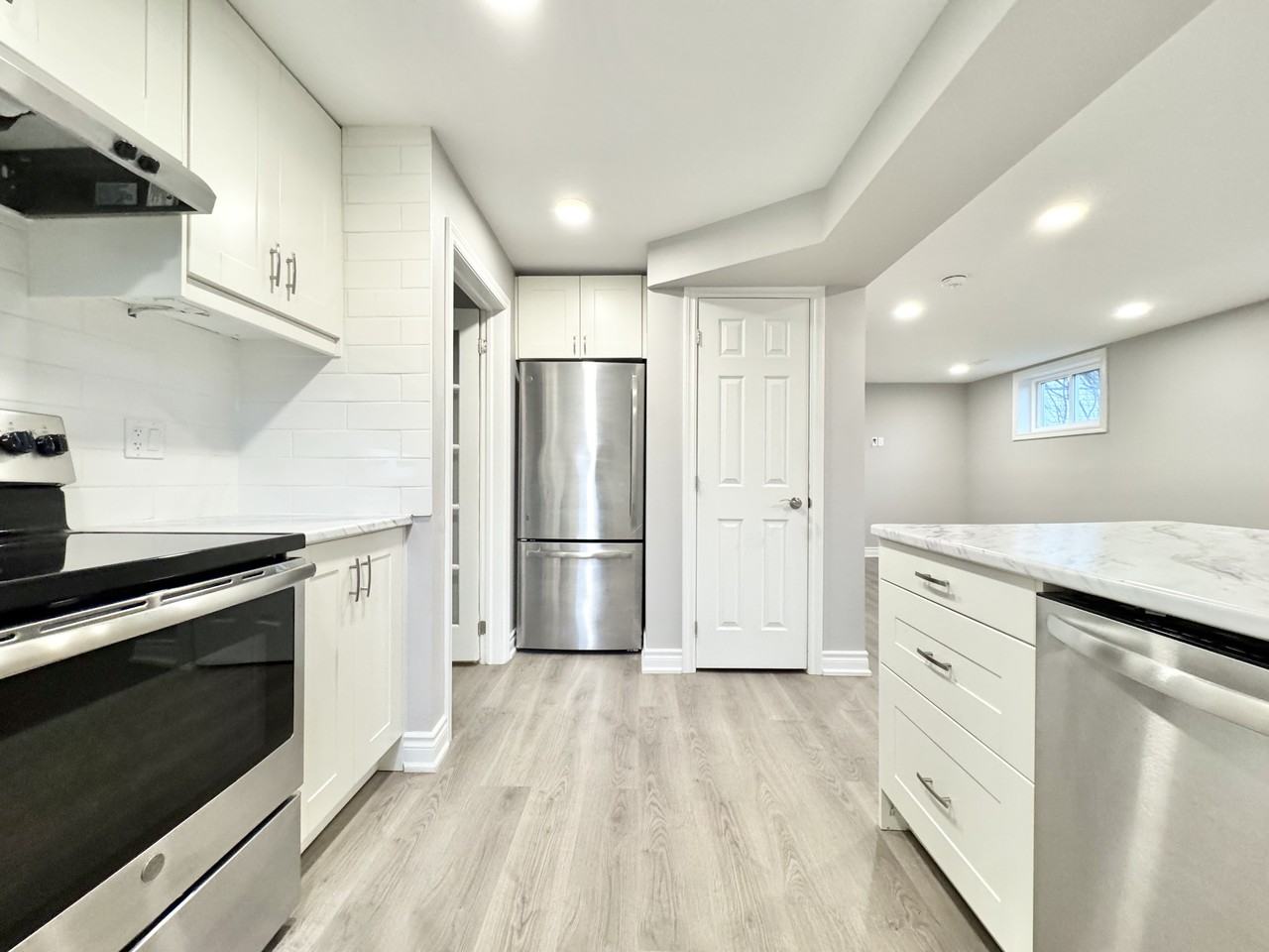 5 Regent Dr Lowr - Photo 4 of 14