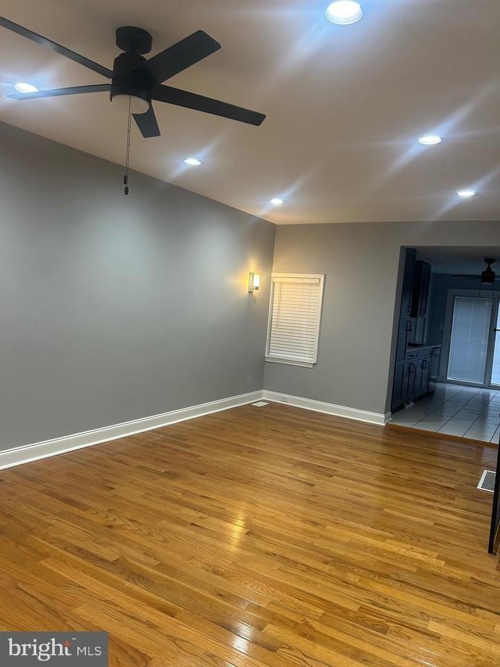 2417 S Rosewood St - Photo 4 of 37