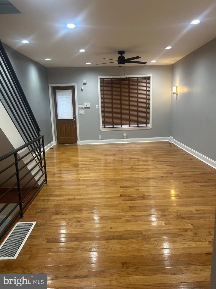 2417 S Rosewood St - Photo 5 of 37