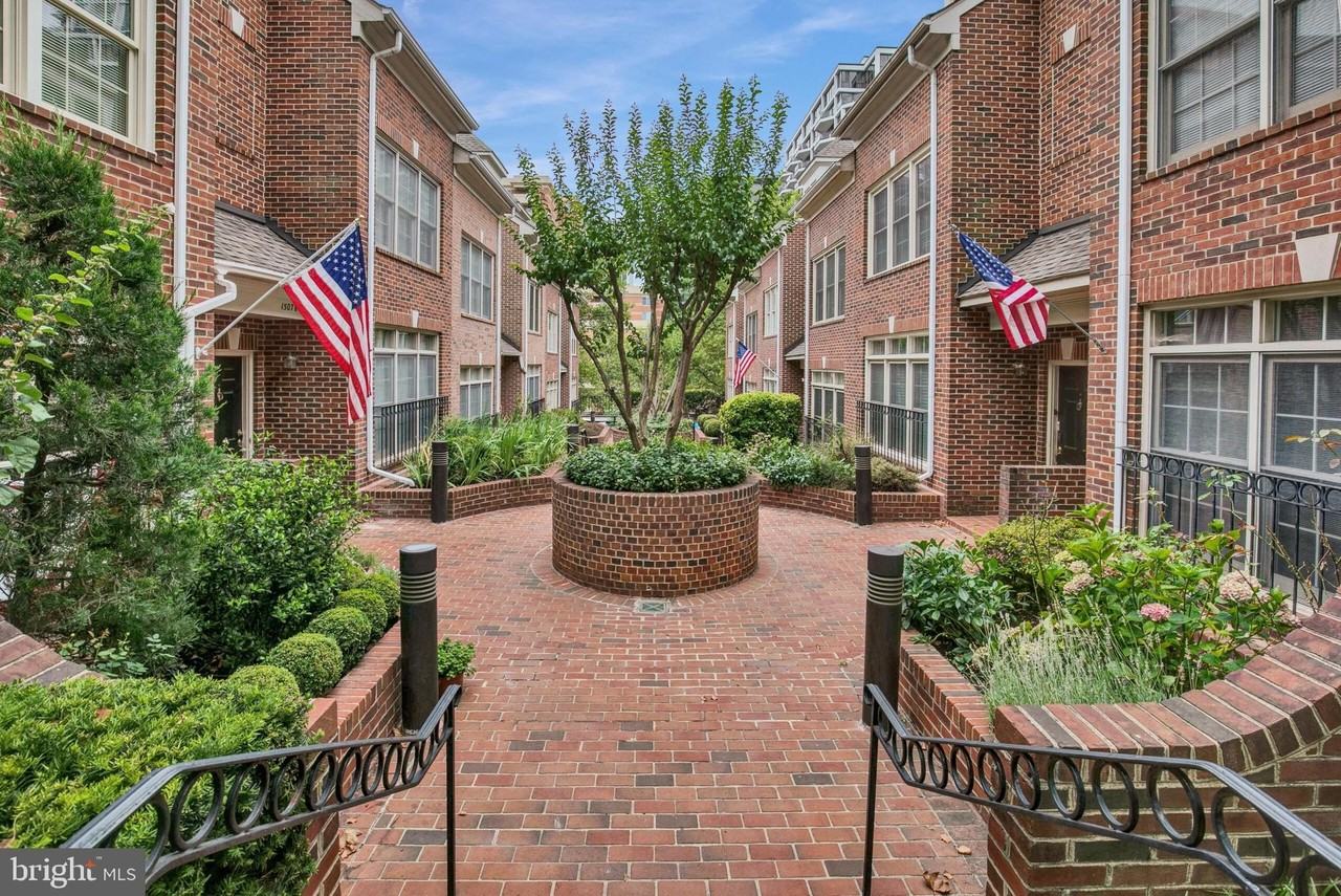 1507-D N Colonial Ter - Photo 2 of 38