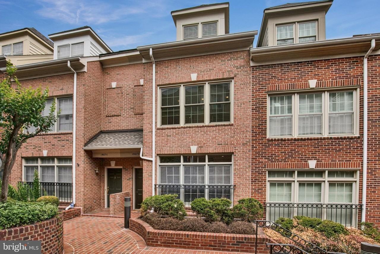 1507-D N Colonial Ter - Photo 3 of 38