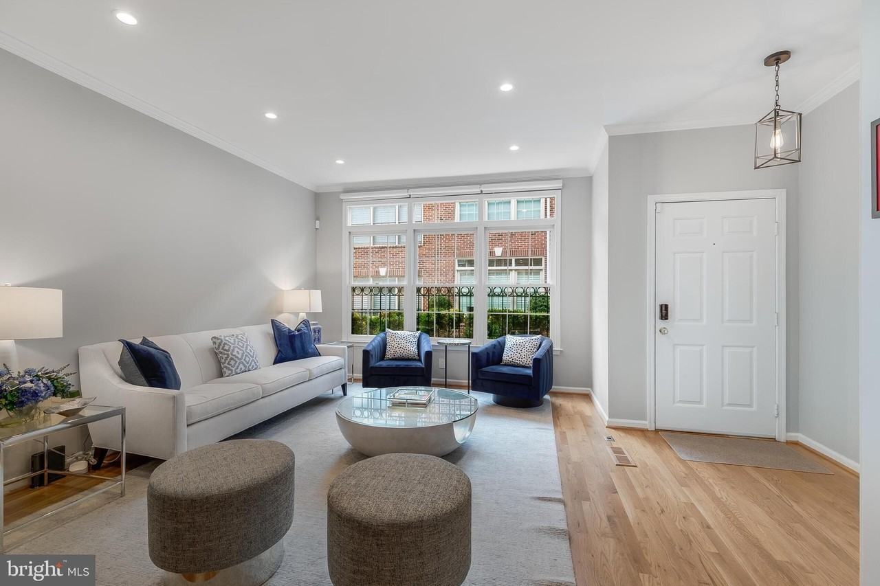 1507-D N Colonial Ter - Photo 4 of 38