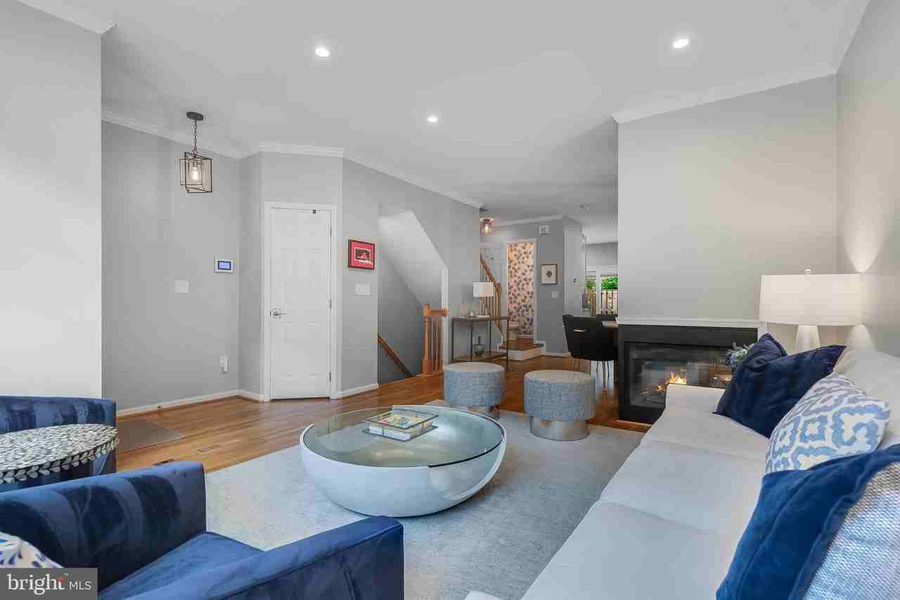 1507-D N Colonial Ter - Photo 7 of 38