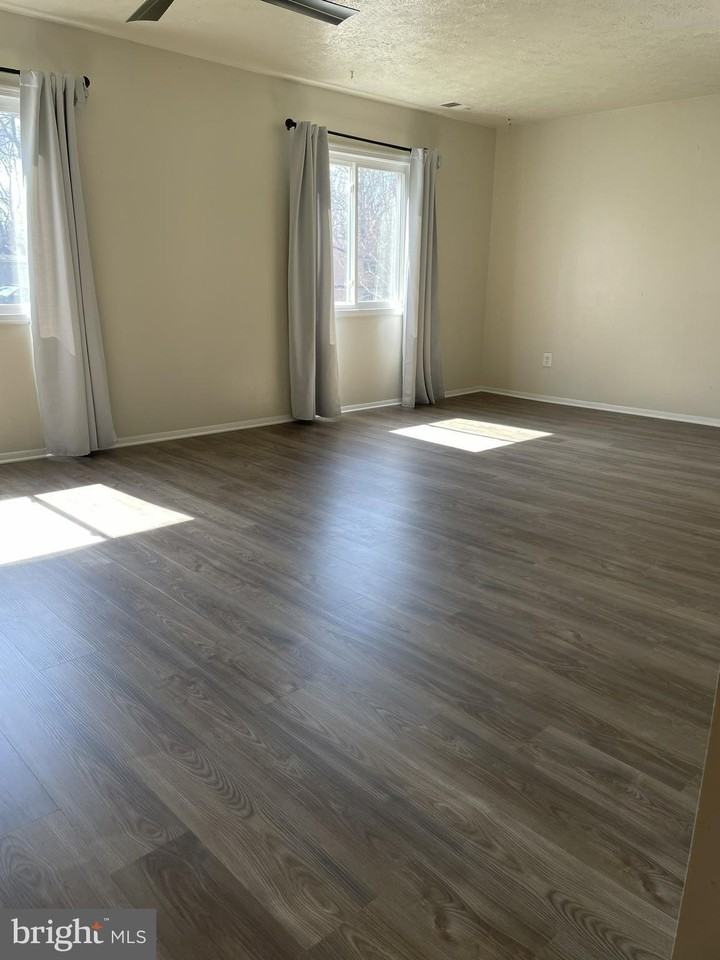 2216 Sanibel Dr - Photo 3 of 15