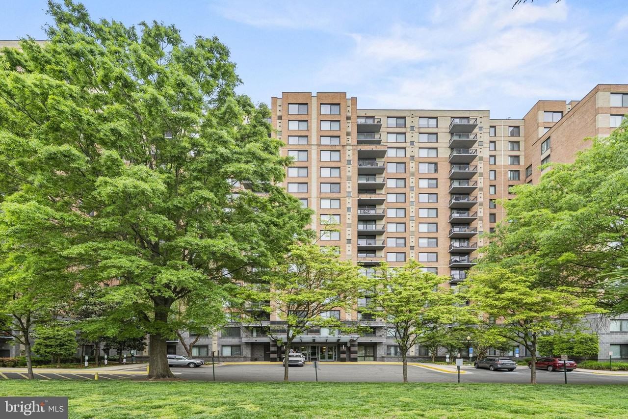 2451 Midtown Ave Apt 1114 - Photo 2 of 37