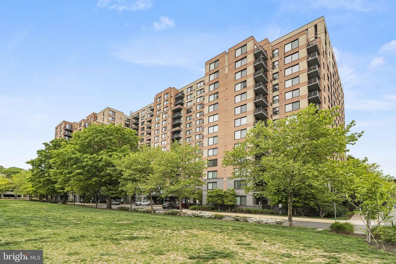 2451 Midtown Ave Apt 1114 - Photo 3 of 37