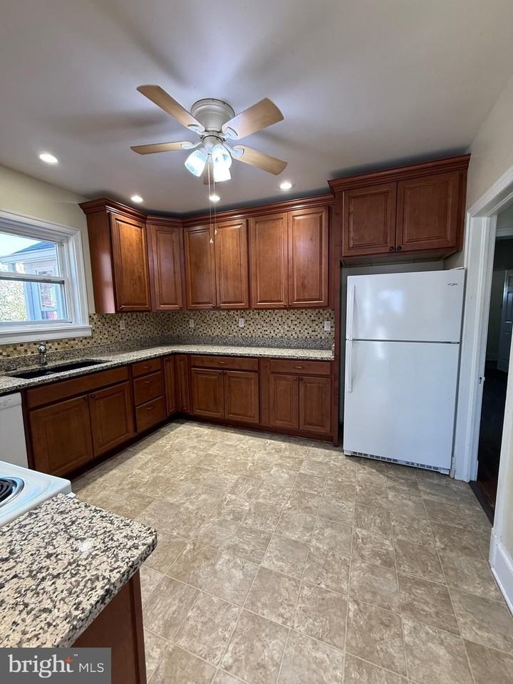 9253 Dahlgren Rd - Photo 6 of 23