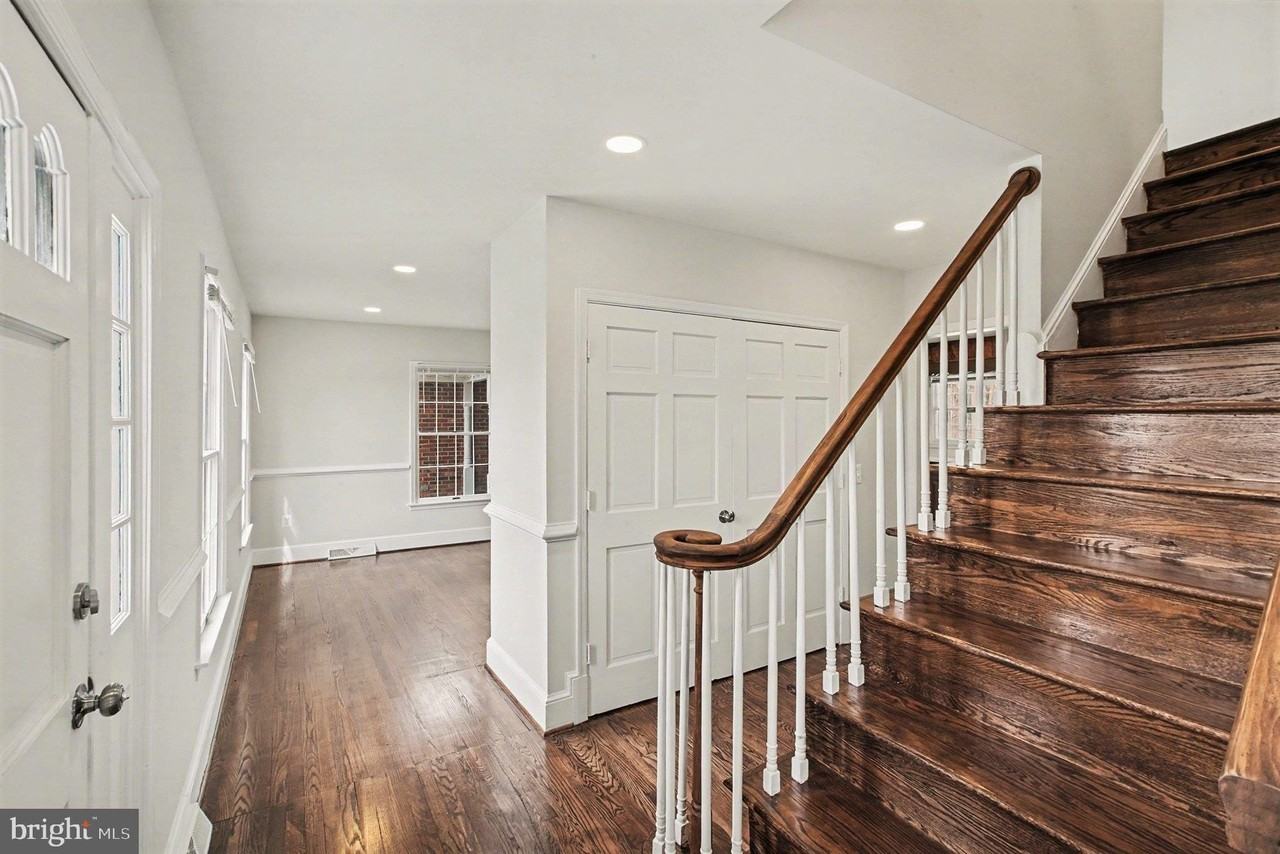 98 Deacon Rd - Photo 4 of 50