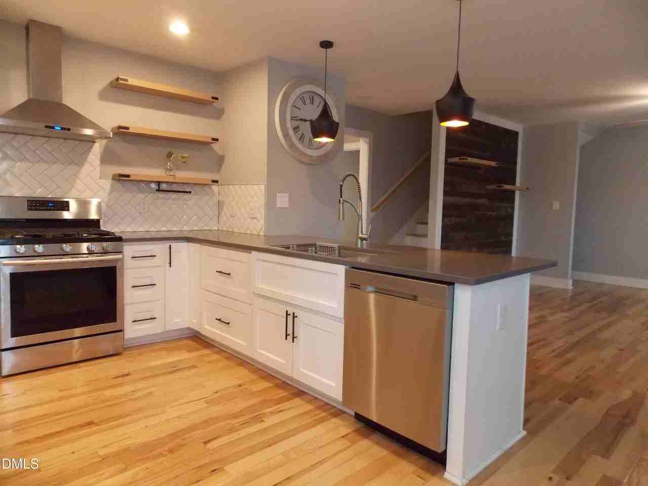 202 Lincoln Ct - Photo 3 of 31