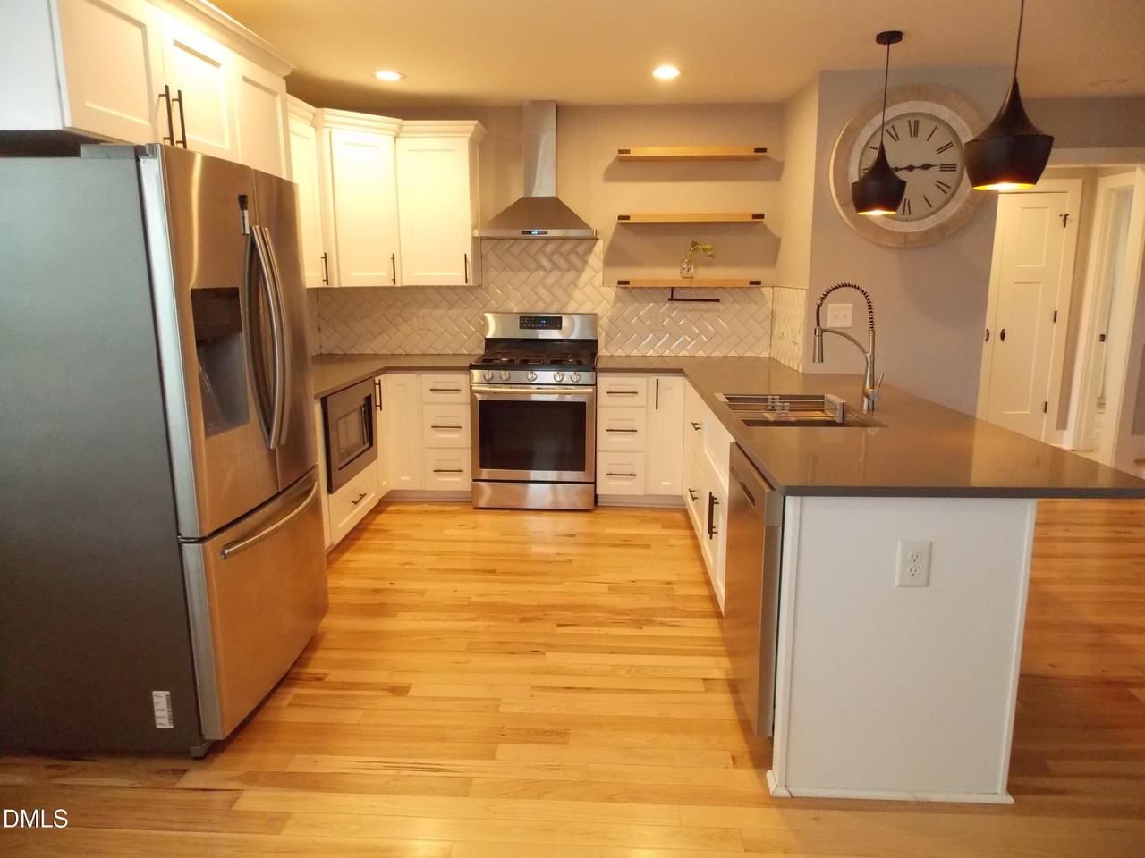 202 Lincoln Ct - Photo 4 of 31