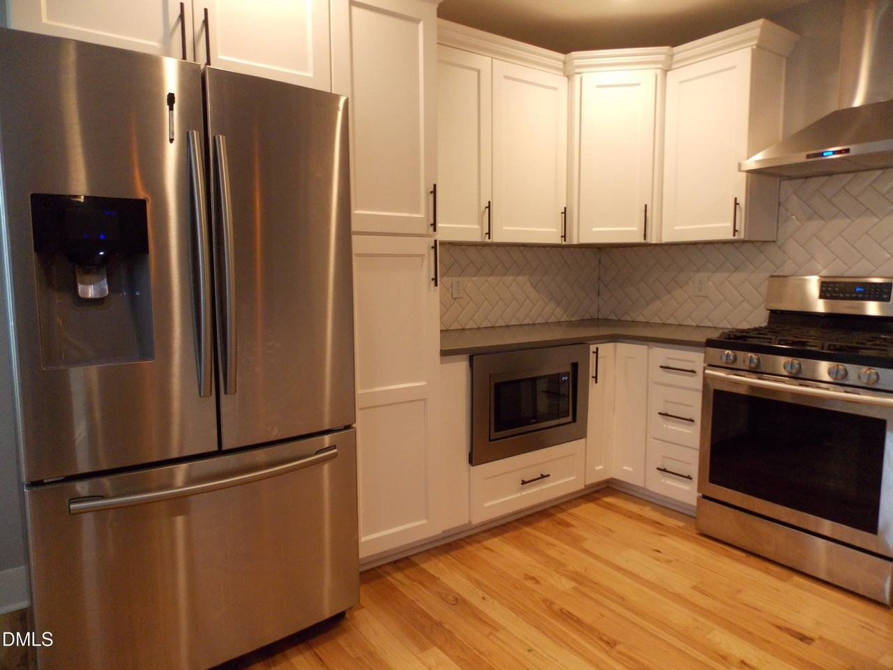 202 Lincoln Ct - Photo 5 of 31