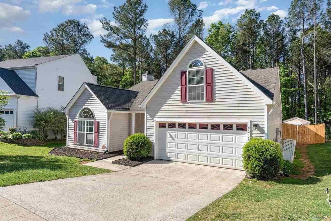 9212 Erinsbrook Dr - Photo 2 of 27