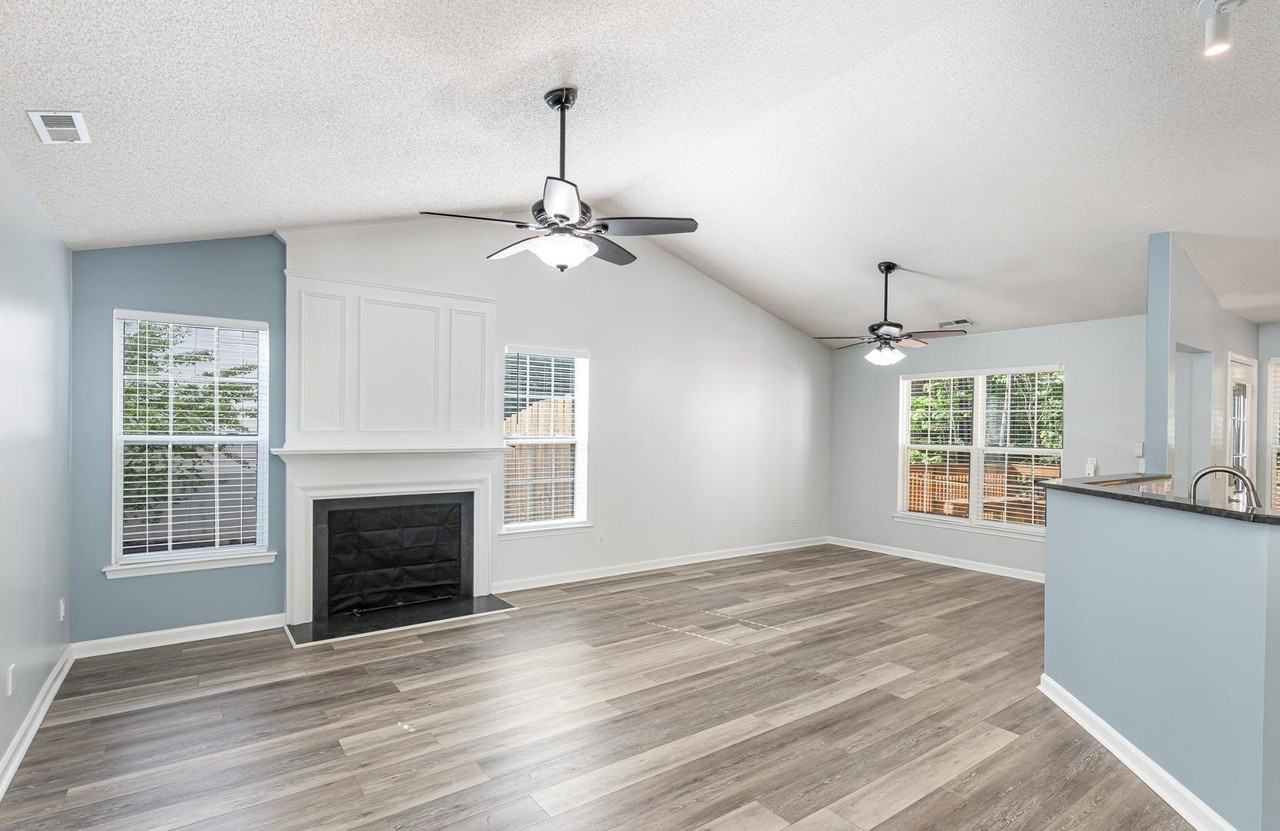 9212 Erinsbrook Dr - Photo 5 of 27