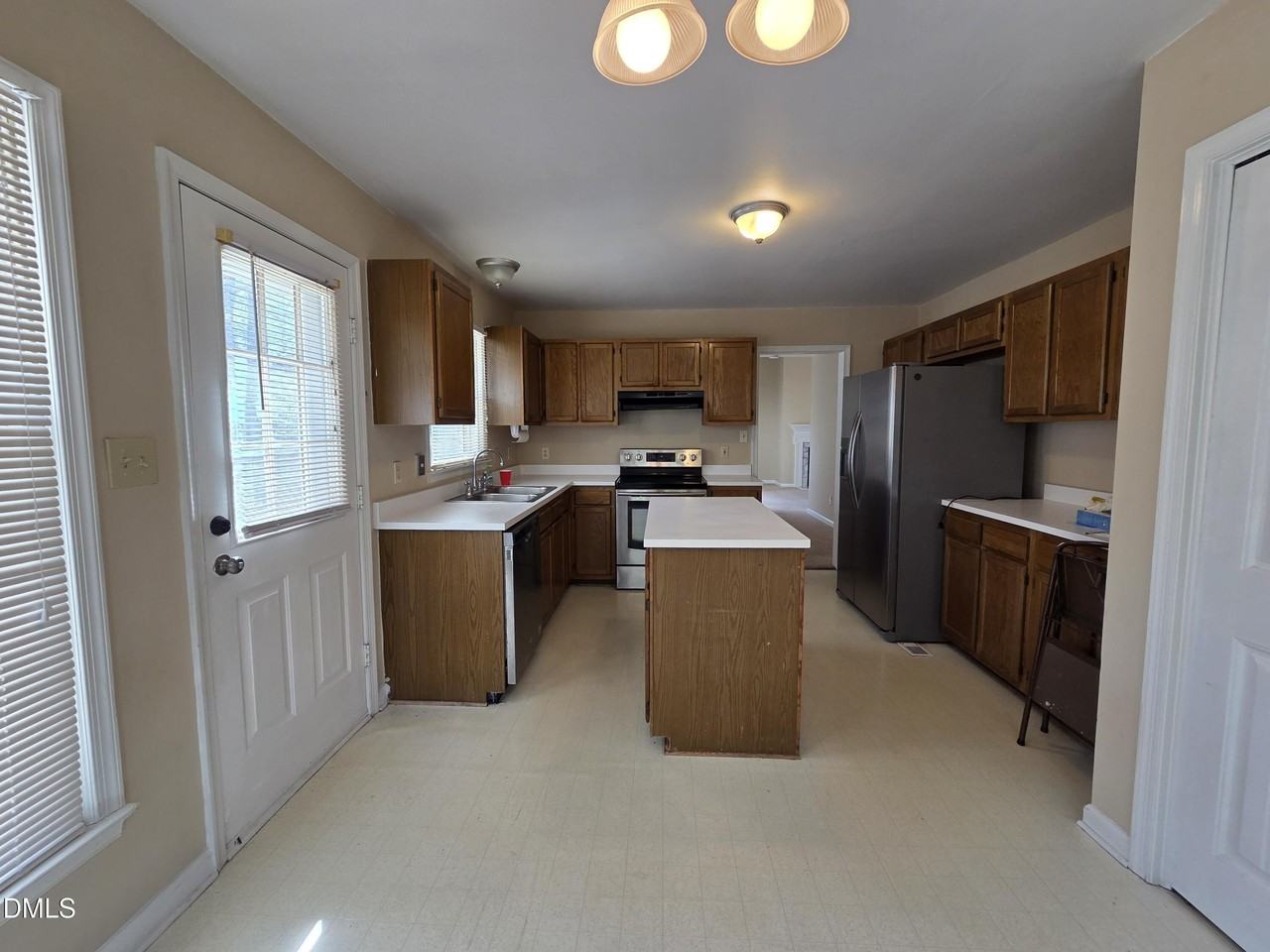 5709 Edgebury Rd - Photo 2 of 15