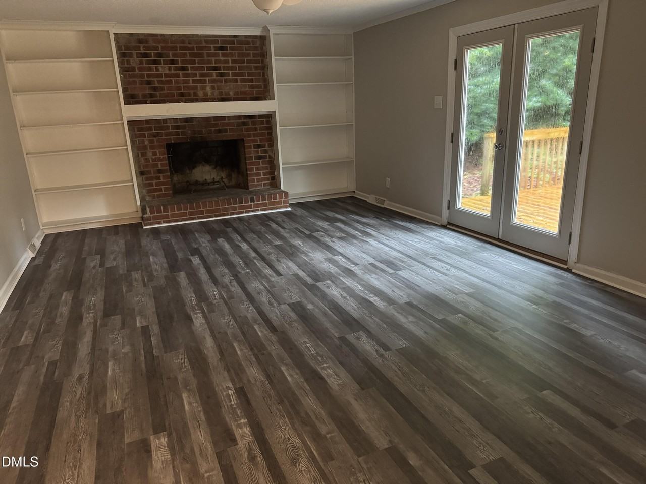 4007 Yadkin Dr - Photo 4 of 10