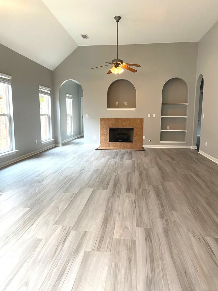 256 Oxmoor Place - Photo 2 of 16