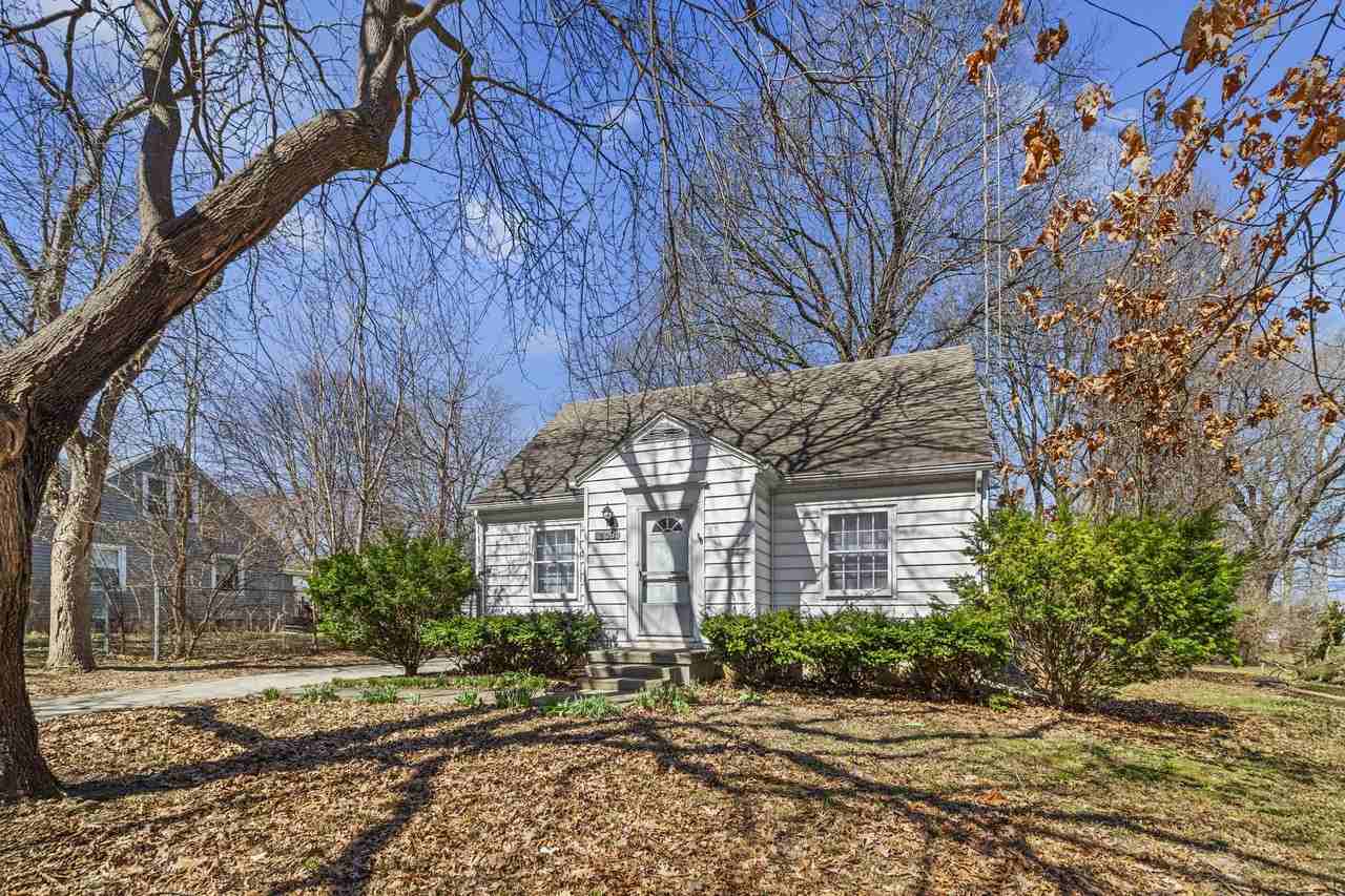 208 Arcadia Dr #1 - Photo 2 of 20