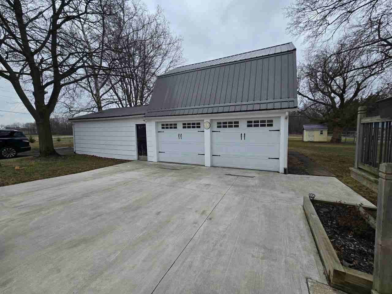 1084 Yale Farm Rd #1 - Photo 3 of 35