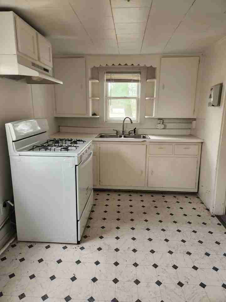 2422 White St #1 - Photo 3 of 5