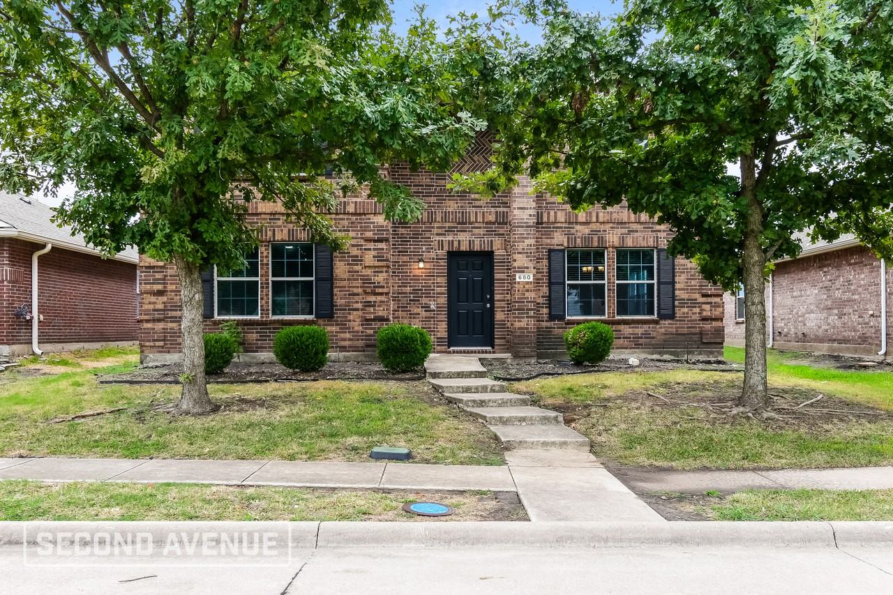 680 Austin Ln - Photo 4 of 28