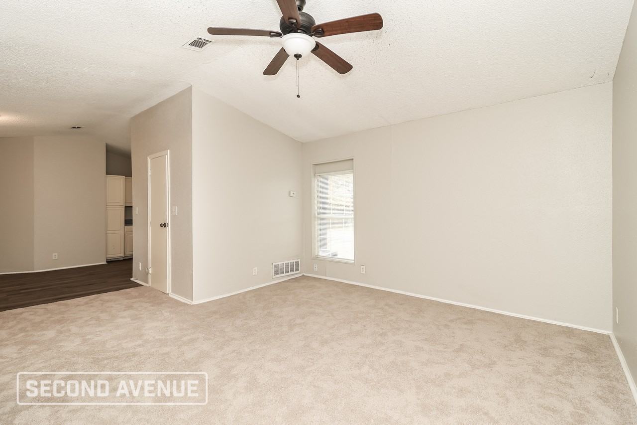 127 Woodhill St - Photo 5 of 28