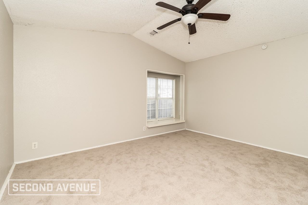 127 Woodhill St - Photo 7 of 28