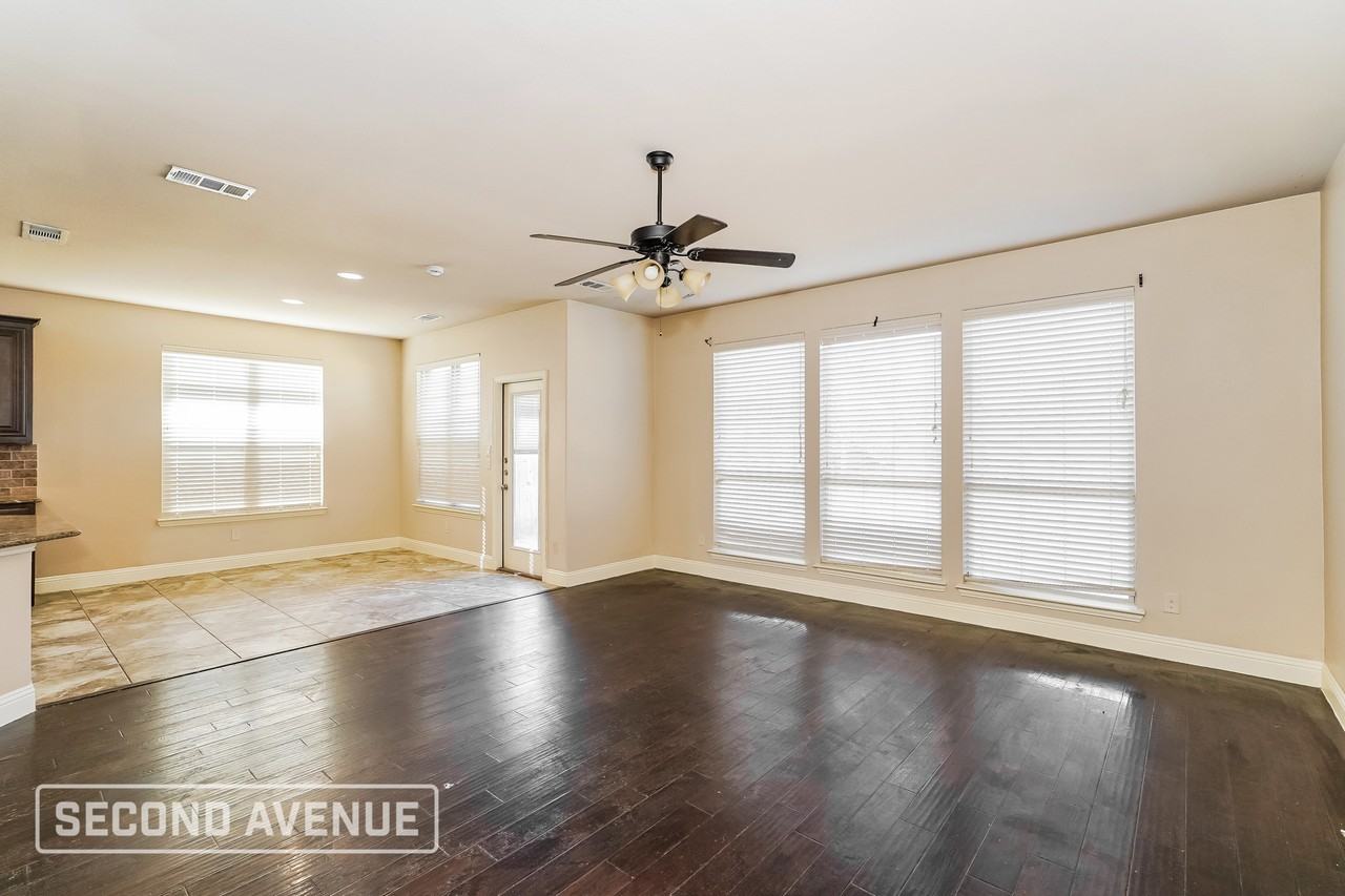 401 Bamborough Dr - Photo 4 of 28