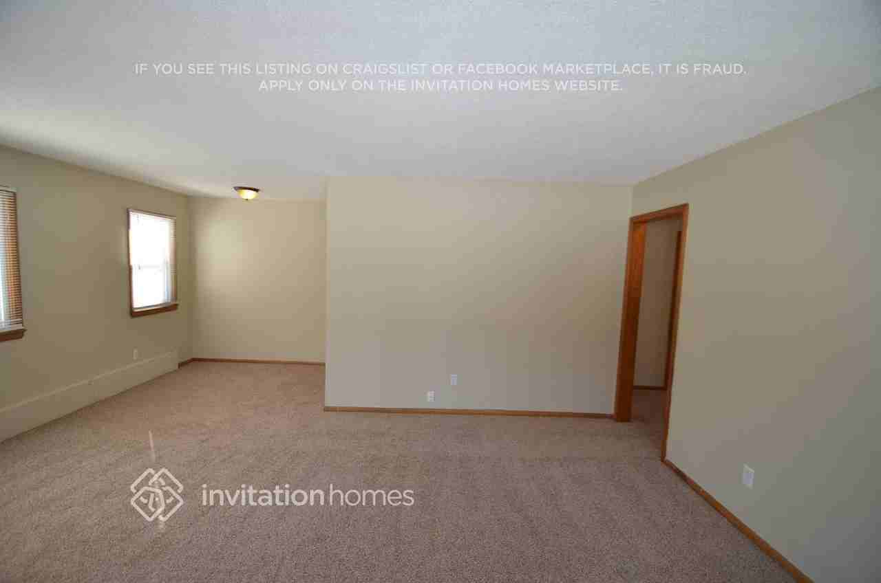 320 Garfield Ave - Photo 3 of 19