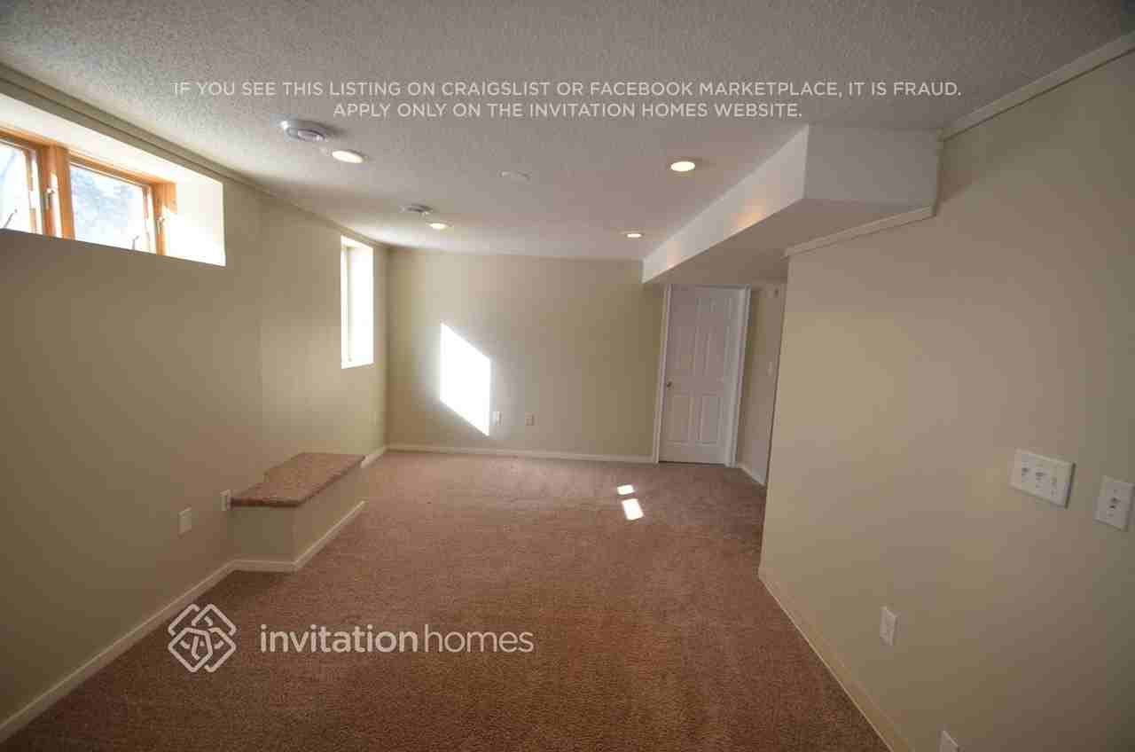 320 Garfield Ave - Photo 6 of 19