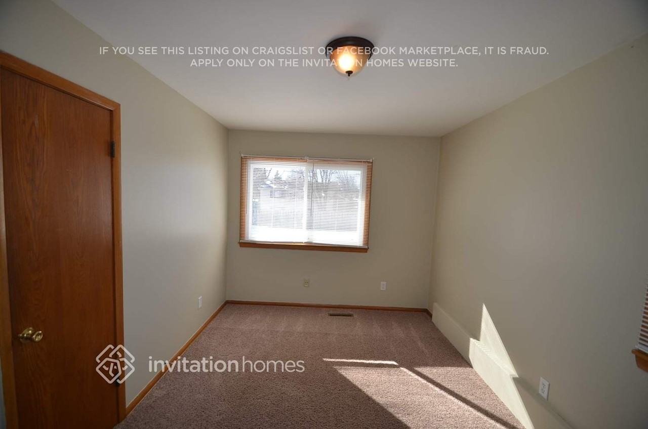 320 Garfield Ave - Photo 7 of 19