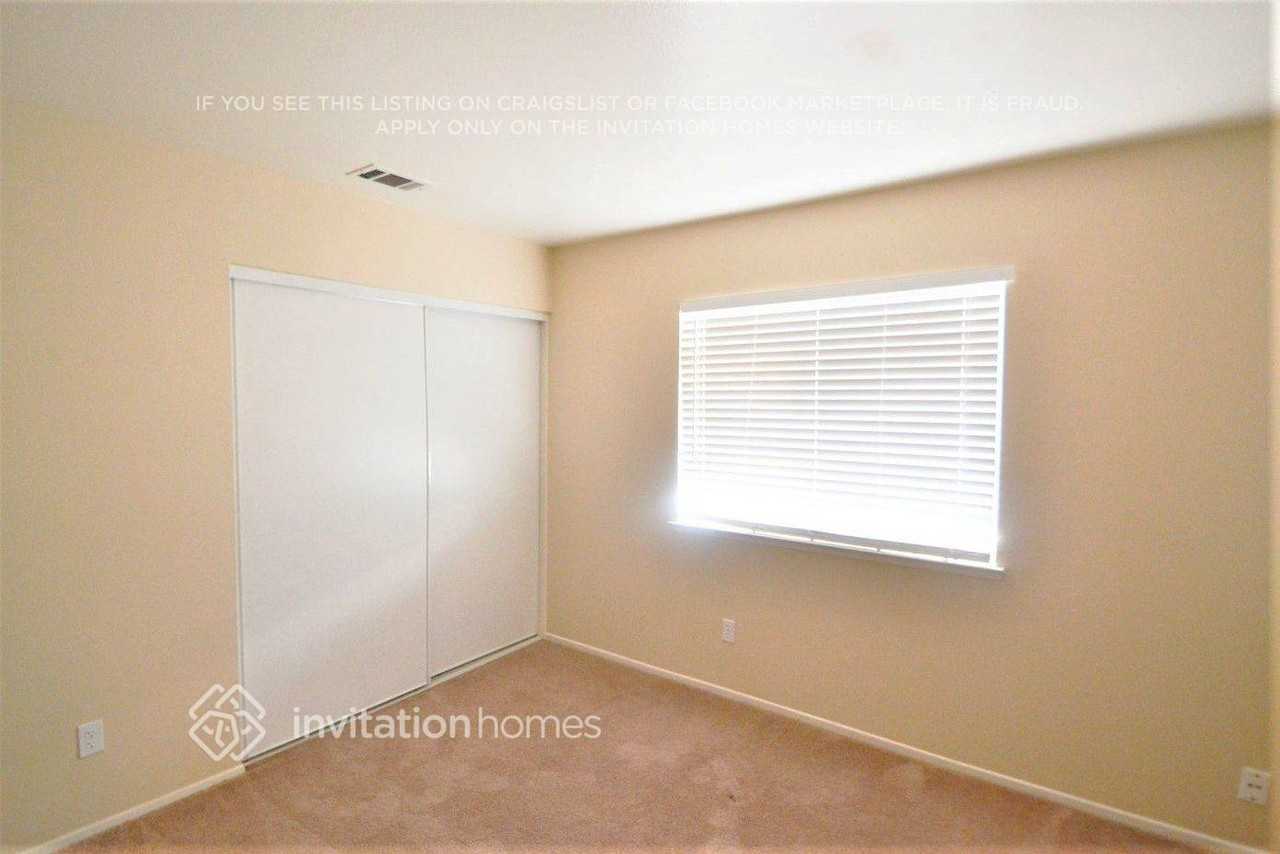 2547 Gemstone Ave - Photo 2 of 5