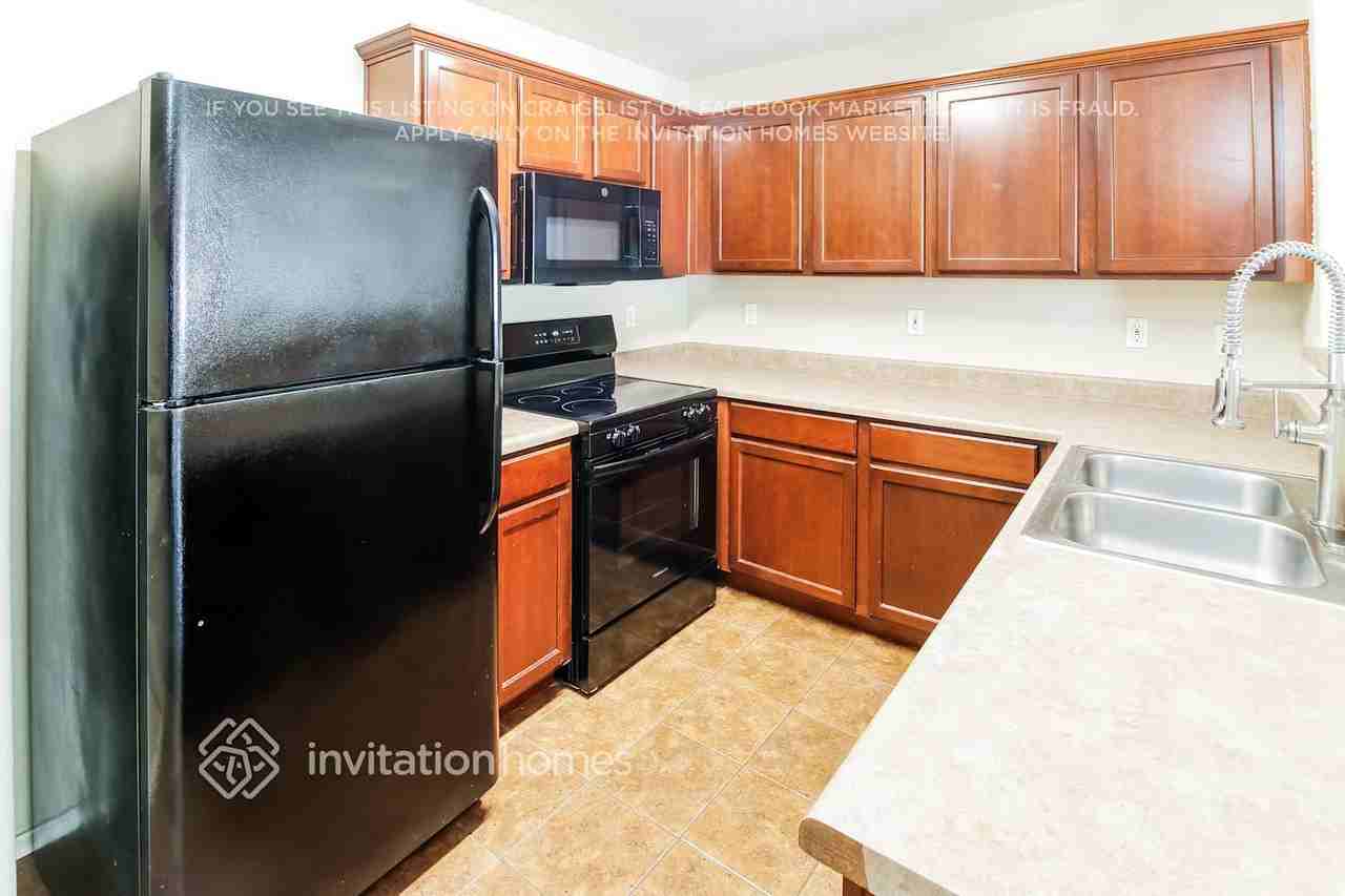 19464 N Smith Dr - Photo 4 of 17