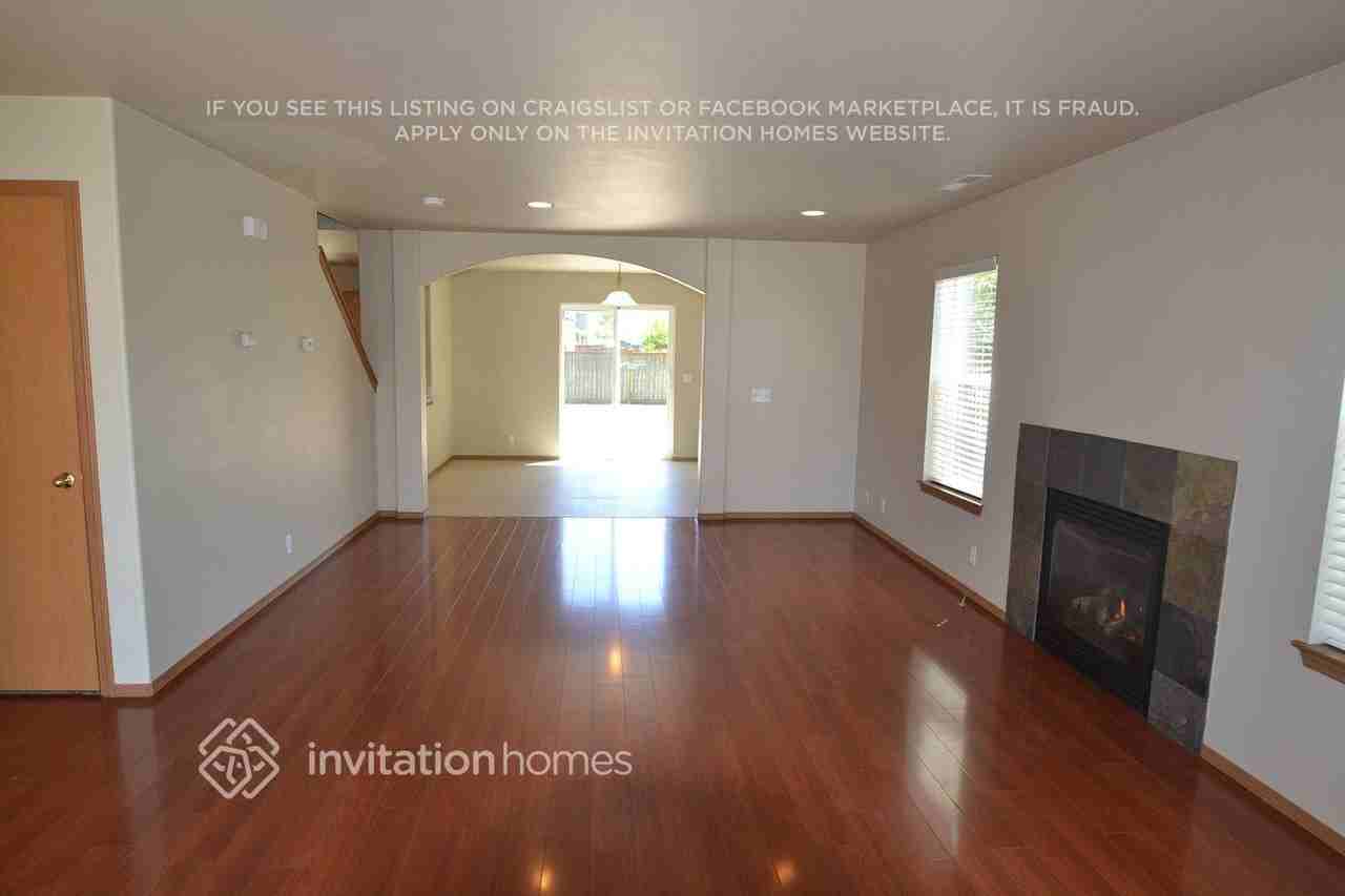 206 Lane Blvd Ne - Photo 2 of 8