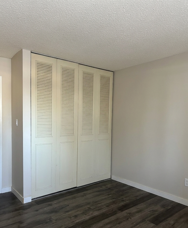 Grant Manor - Photo 6 of 9