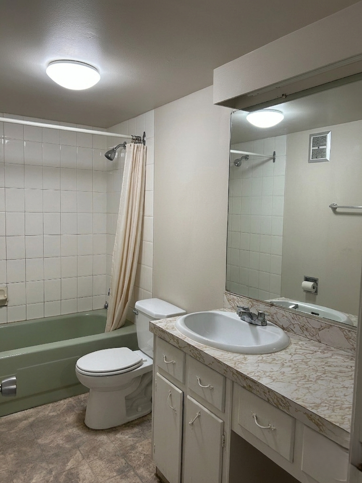 Grant Manor - Photo 7 of 9