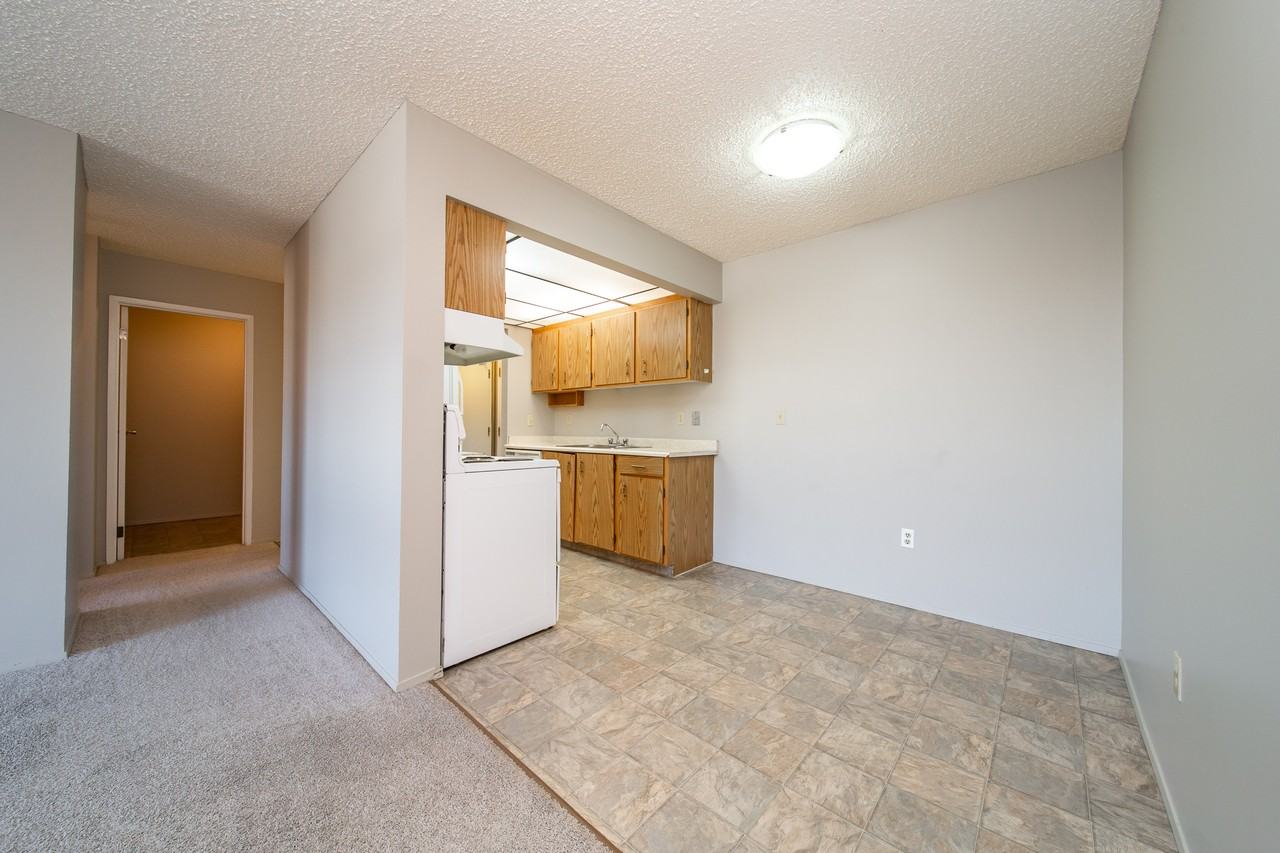 Ivory Arms Apartments - Photo 6 of 16