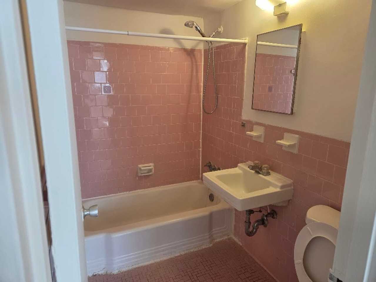 Robin Towers - Photo 6 of 7