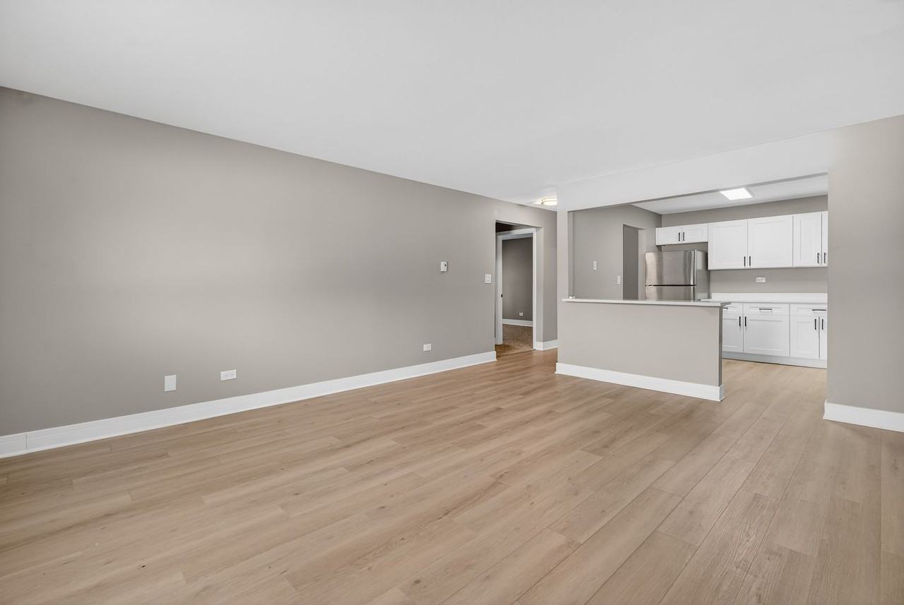 Lakeside Village Apartments - Photo 4 of 28