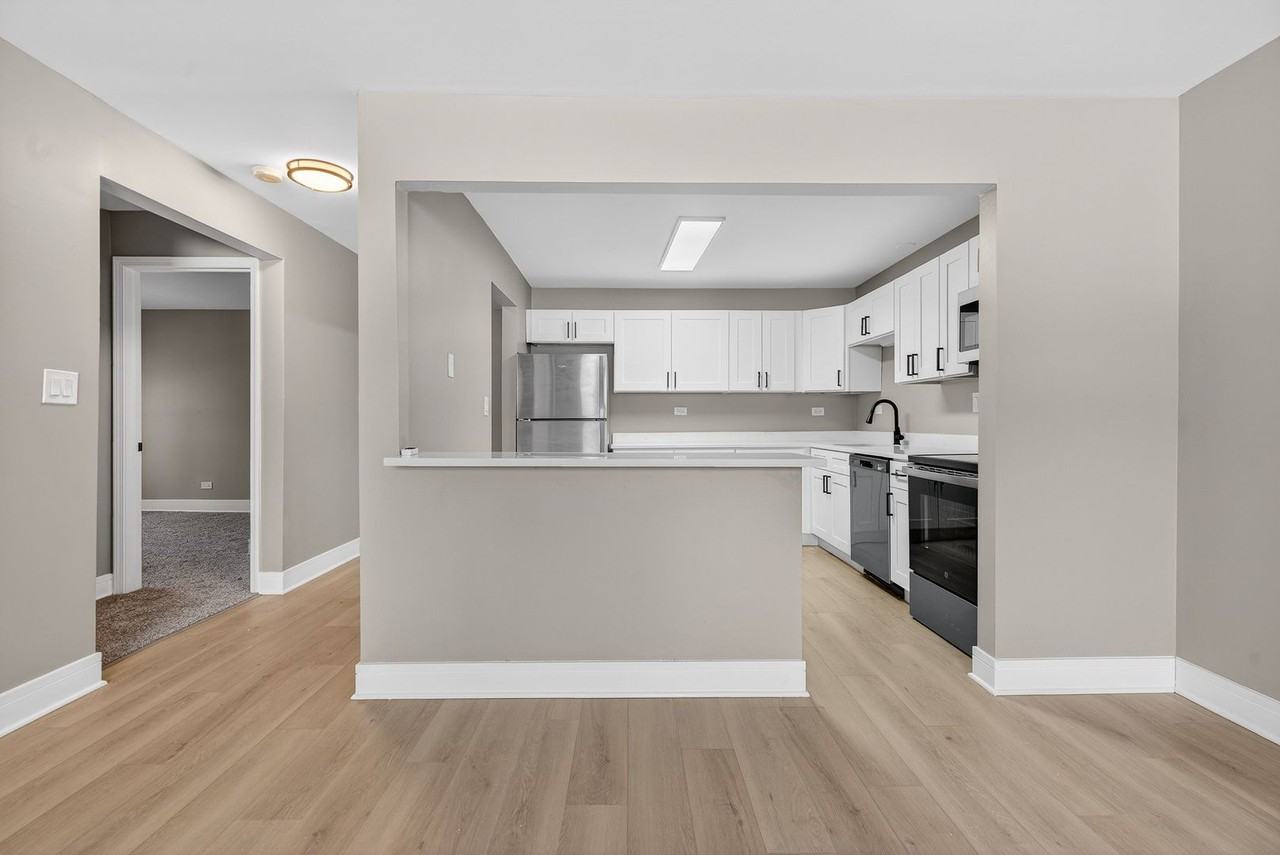 Lakeside Village Apartments - Photo 6 of 28