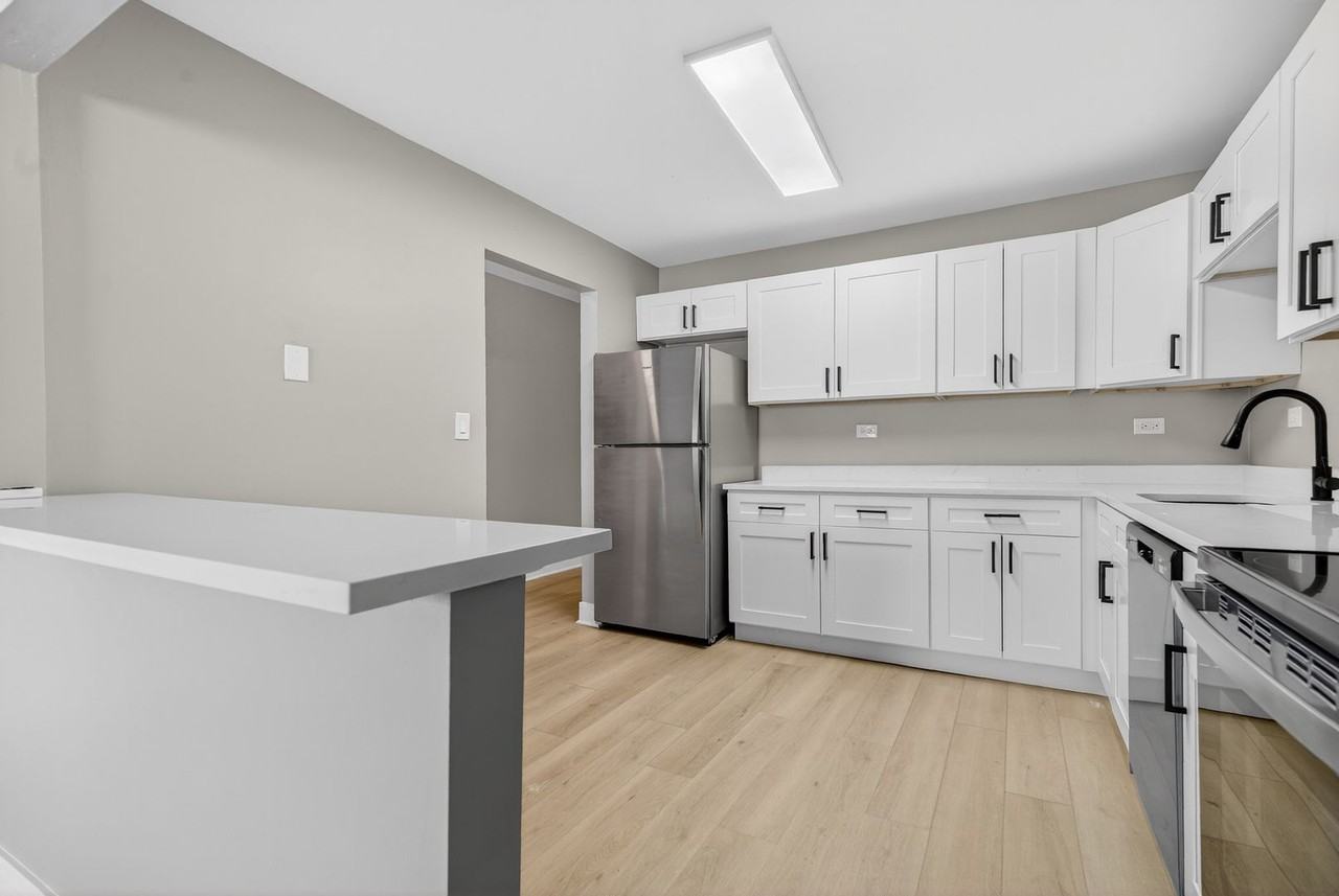 Lakeside Village Apartments - Photo 7 of 28