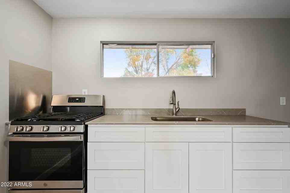 217 South Sirrine #103 - Photo 6 of 14