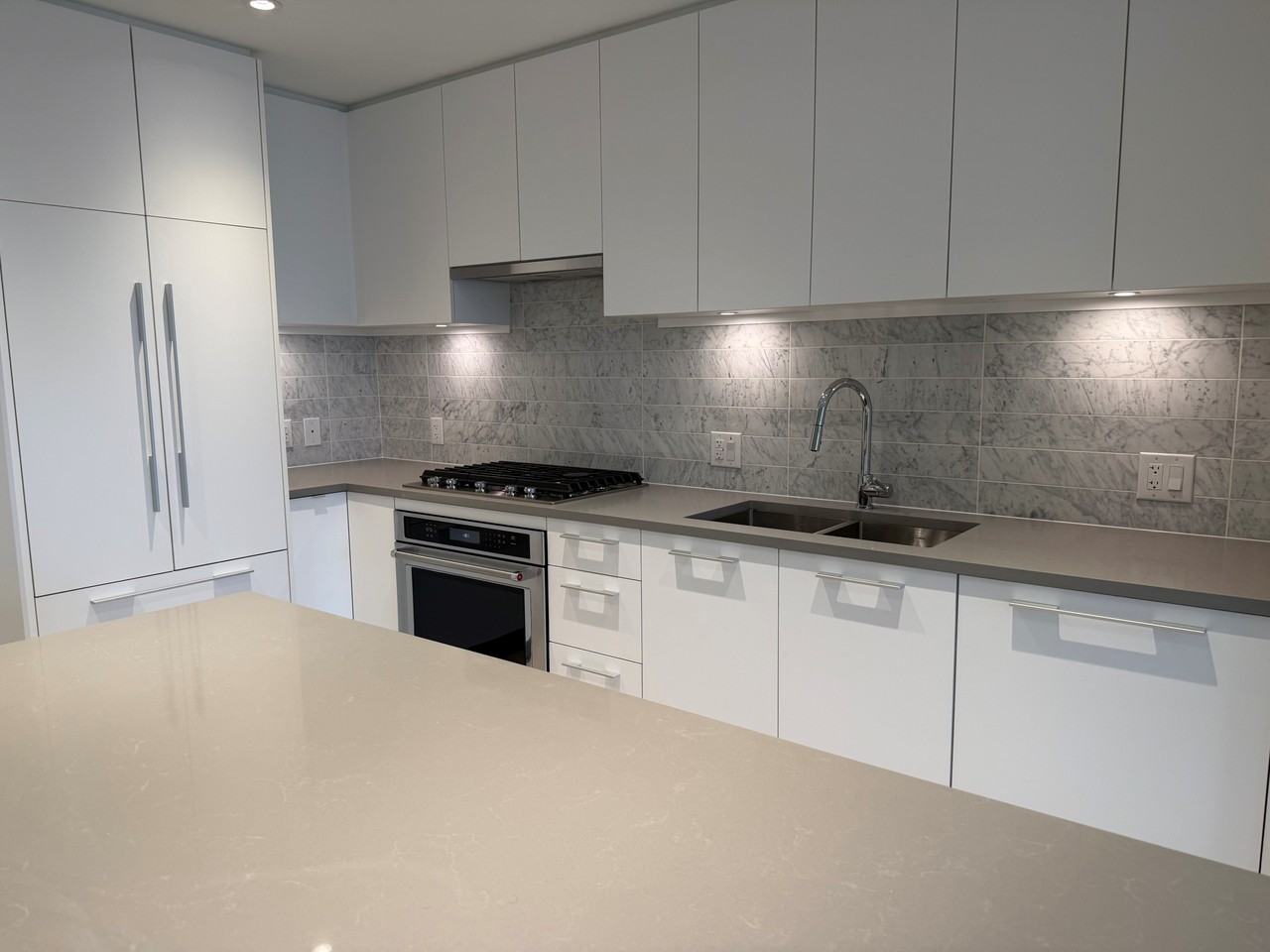 110 17th St E - Photo 2 of 18