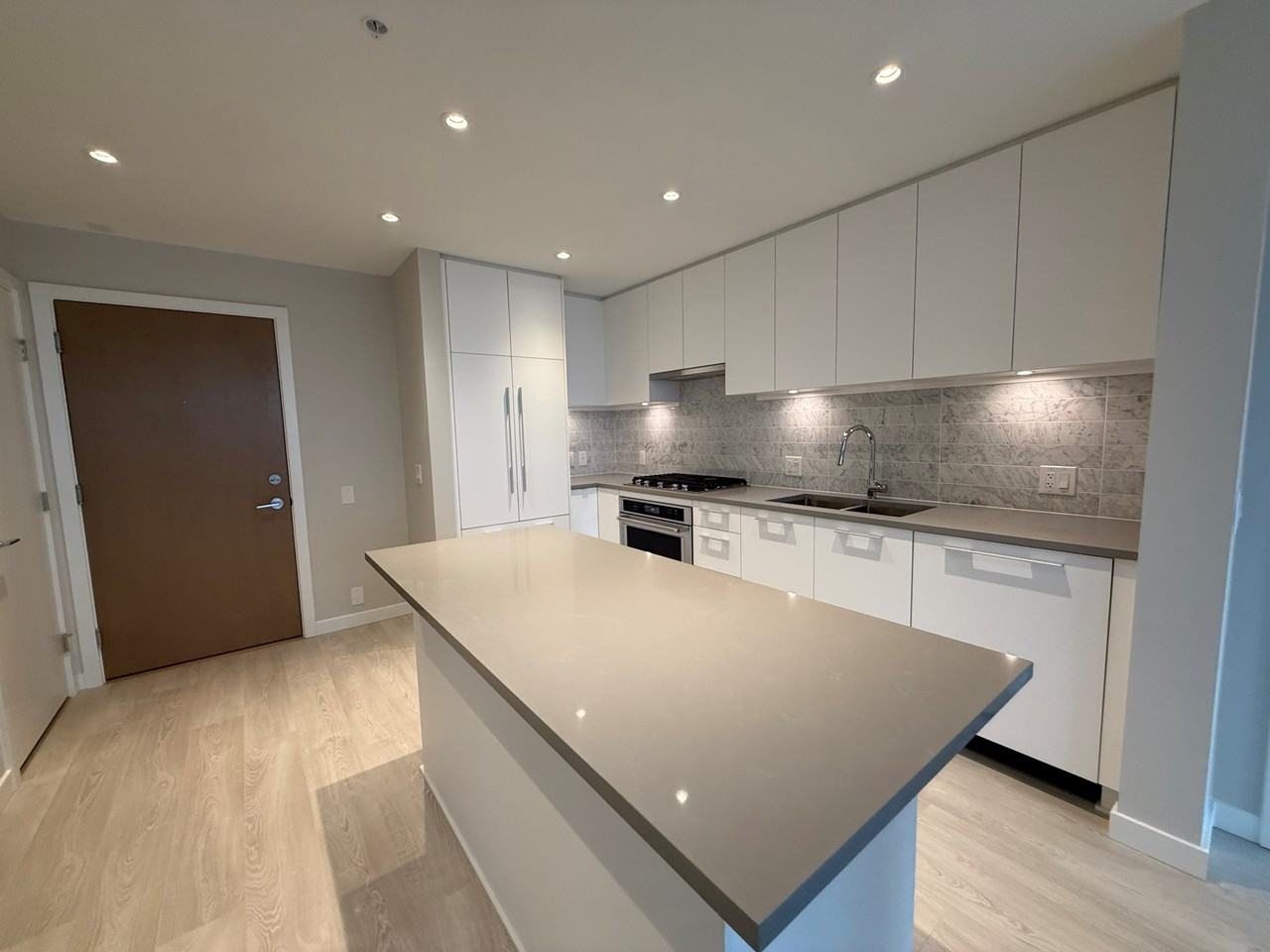 110 17th St E - Photo 3 of 18