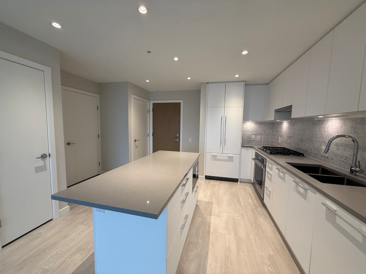 110 17th St E - Photo 4 of 18