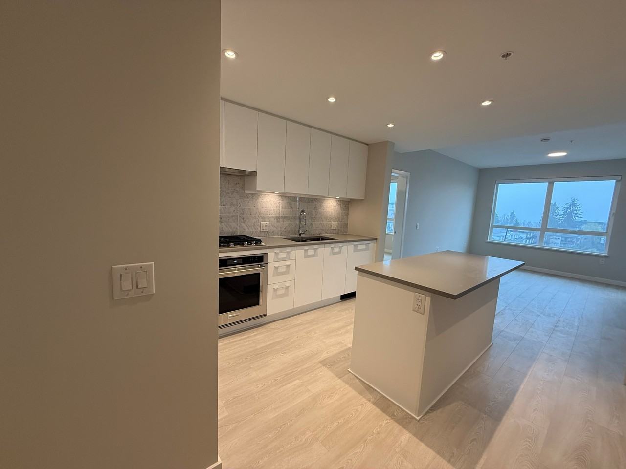 110 17th St E - Photo 7 of 18