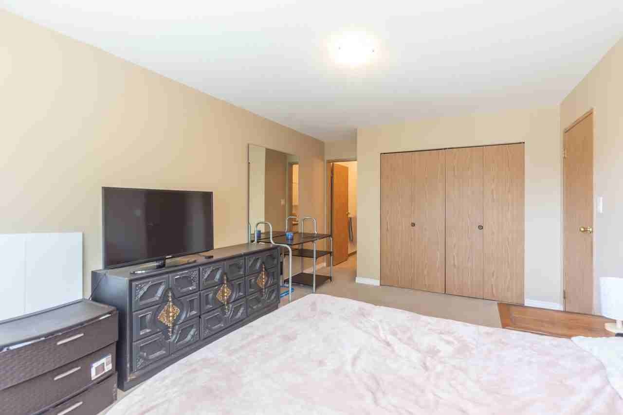 2750 Fuller St - Photo 6 of 12