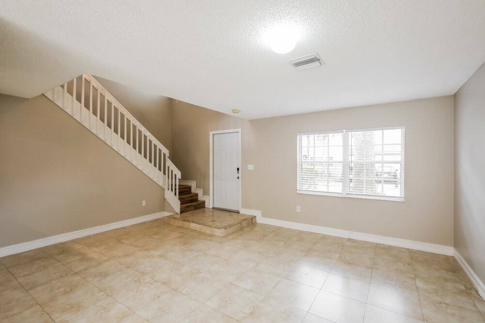 40 Nw 110th Ave - Photo 5 of 17